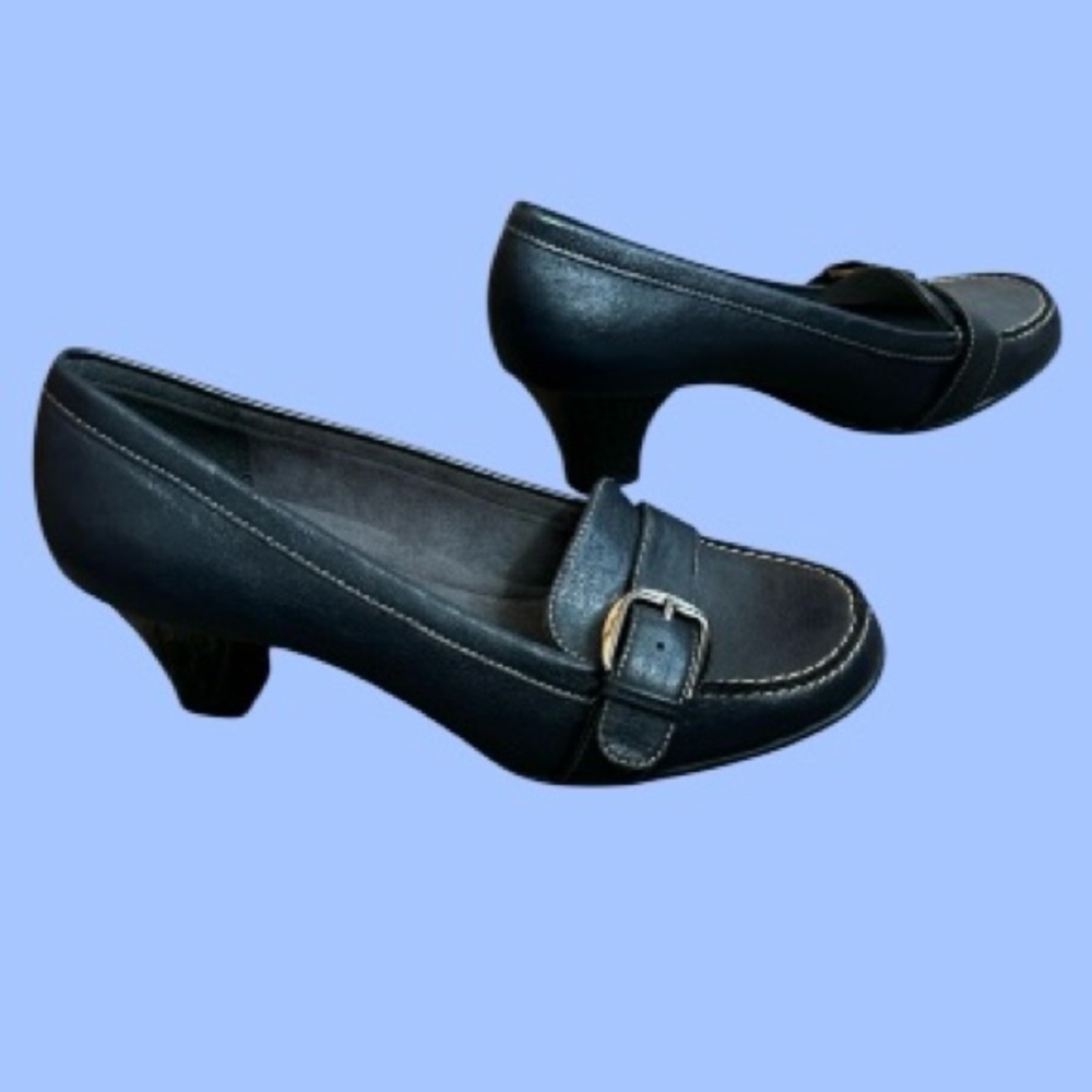 🔥NWOT! A2 BY AEROSOLES! “BARISTA” NAVY LOAFER PUMP! SO SLEEK, STYLISH & TRENDY